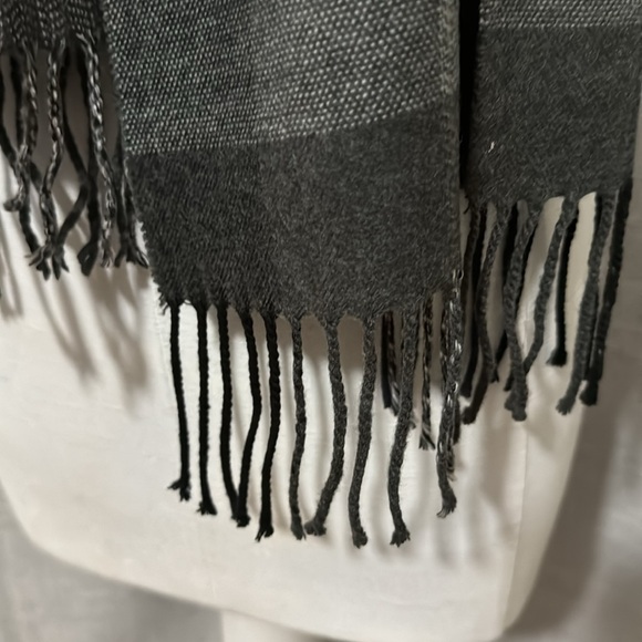 NWT Scarf-Plaid in Navy/Gray/Black-69x13-Acrylic-Rainforest Brand - Picture 4 of 13